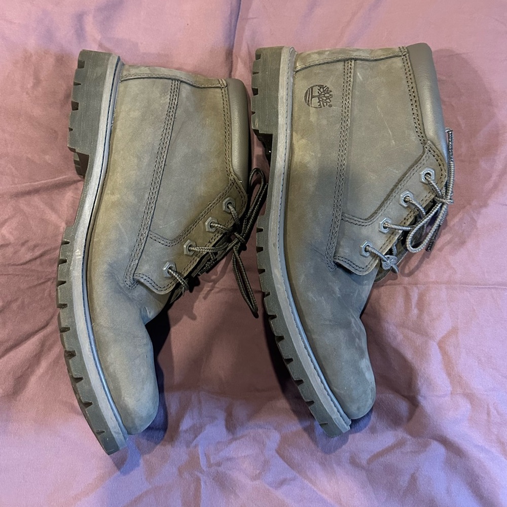 Timberland Women’s Waterproof Lace Up Short Boots